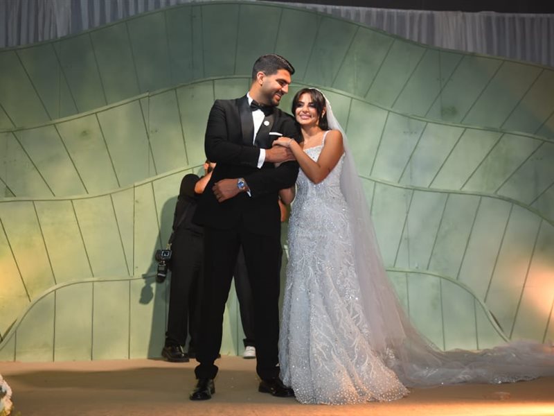 بحضور أحمد عبدالعزيز وفيفي عبده.. أبرز لقطات حفل زفاف ابنة أمل رزق