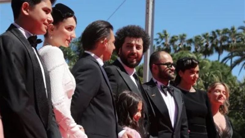 فريق عمل فيلم امرأة