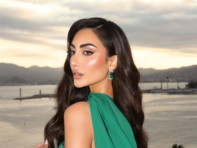 نور الغندور تتألق بإطلالة أنيقة بالأخضر الزمردي ومجوهرات فاخرة من شوبارد 