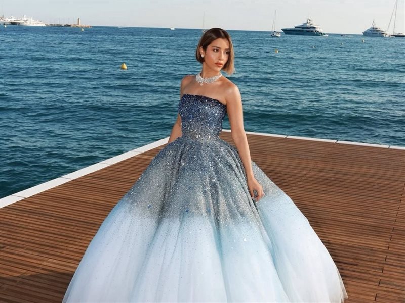 الفنانة الإماراتية بلقيس.. أميرة الأحلام بتصميم أوسكار دي لارينتا 