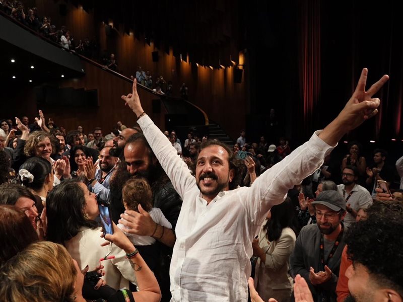 أول تعليق من الأخوان طرزان وعرب ناصر عن عرض 