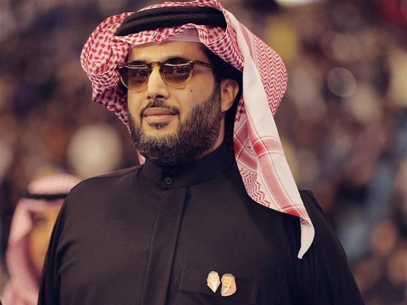 تركي آل الشيخ يثير التكهنات حول دخوله عالم كرة القدم الإنجليزية بعد بيع ألميريا
