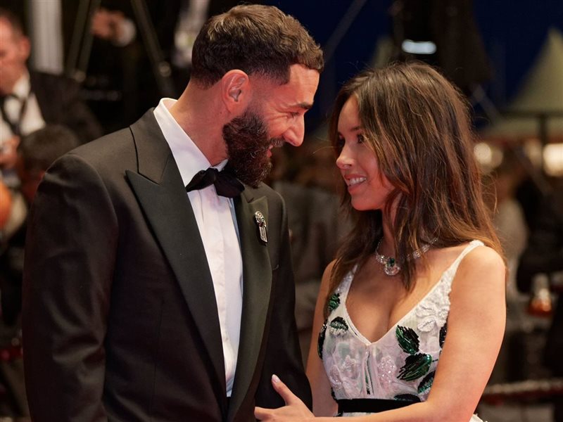 مفاجأة مهرجان كان 2025.. كريم بنزيما ولينا خودري يعلنان ارتباطهما 