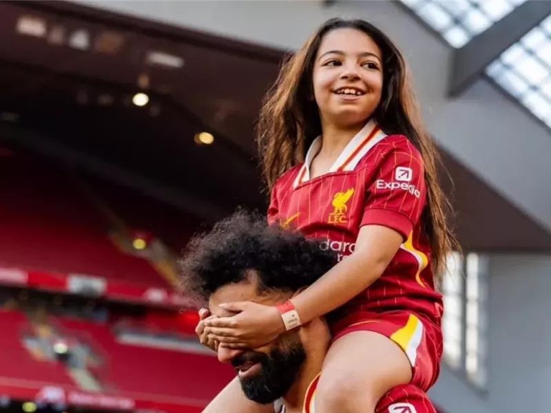 محمد صلاح: مكة بنتي مش بتحب الكرة أوي.. ومتحمسة للتمثيل وأنا بشجعها