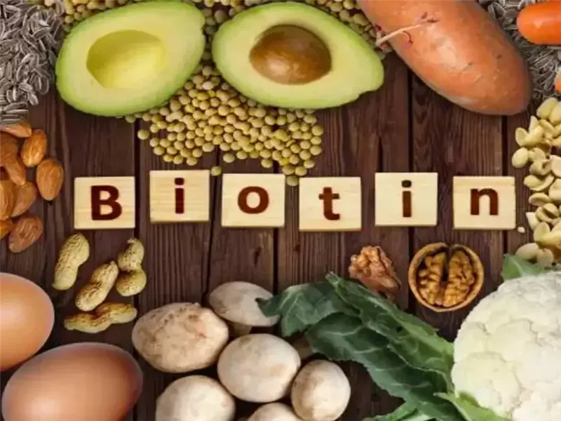 البيوتين فوائده ممتازة للشعر.. إليك مصادره الطبيعية