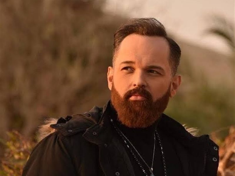 محمد عبد العزيز يستغل الذكاء الاصطناعي للاحتفال بذكرى ميلاد والده 