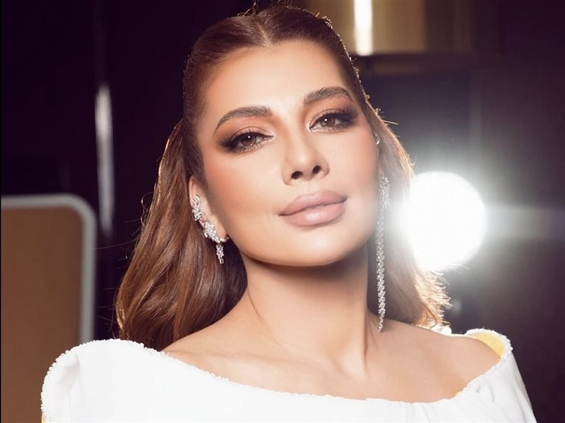 اصالة علي وشك اعتلاء المسرح لمقابلة جمهورها الكويتي  بإطلالة ساحرة 