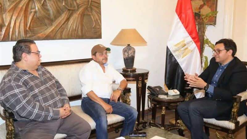 وزير الثقافة والمخرج