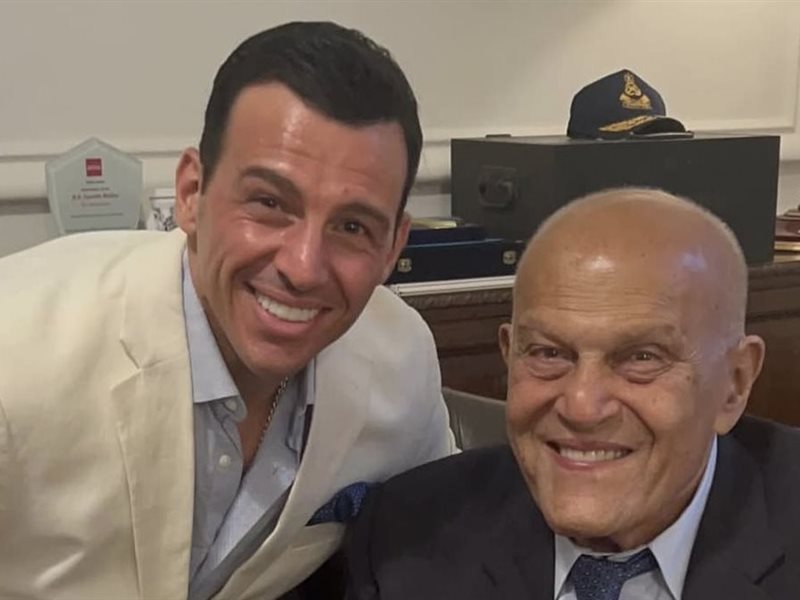 رامي رضوان في حضرة ملك القلوب في حفل توقيع مذكرات مجدي يعقوب