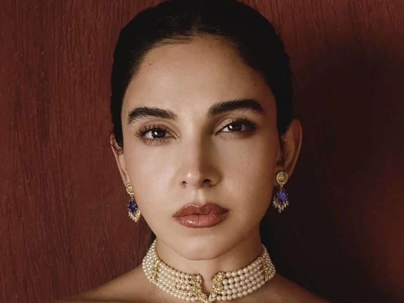 سلمي ابو ضيف وجهة إعلامية لمجوهرات لعزة فهمي 