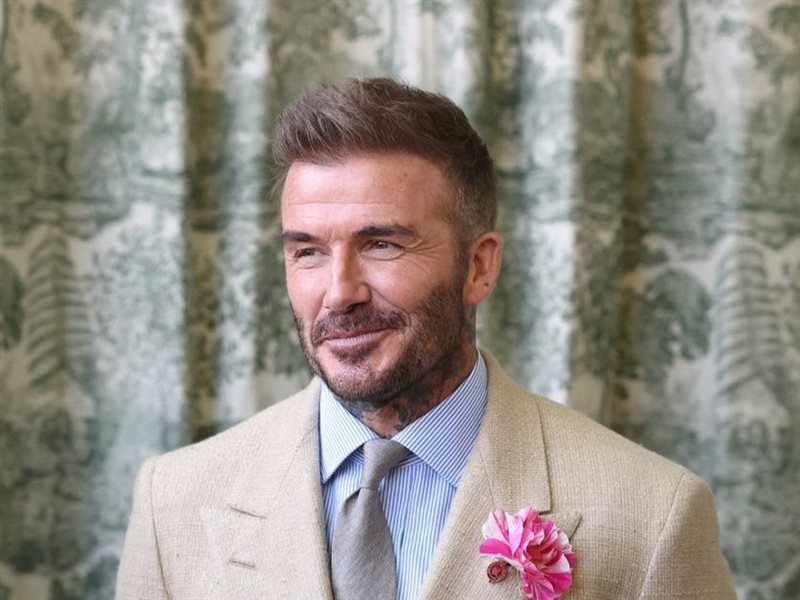 بيكهام ينال لقب الفارس من الملك تشارلز رحلة من الملعب إلى القصر الملكي