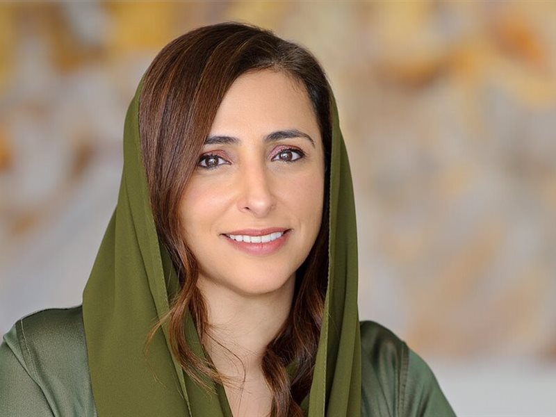 الشيخة بدور القاسمي تتألق بإطلالتين أنيقتين خلال زيارتها إلى باريس ولقائها الرسمي مع مديرة اليونسكو