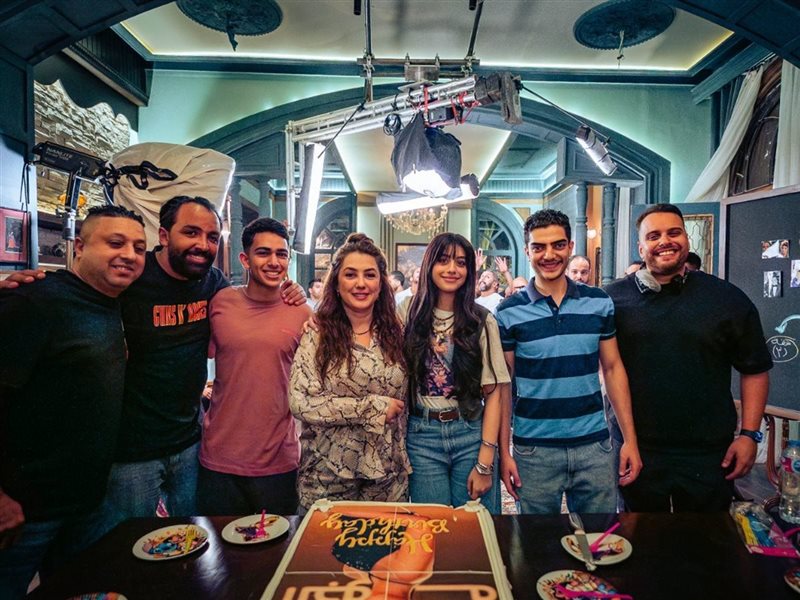 كندة علوش وفريق عمل 