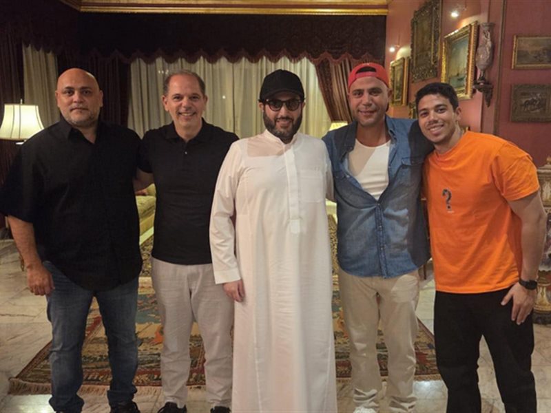 تركي آل الشيخ يزور الزعيم عادل إمام في منزله ويكشف تفاصيل اللقاء