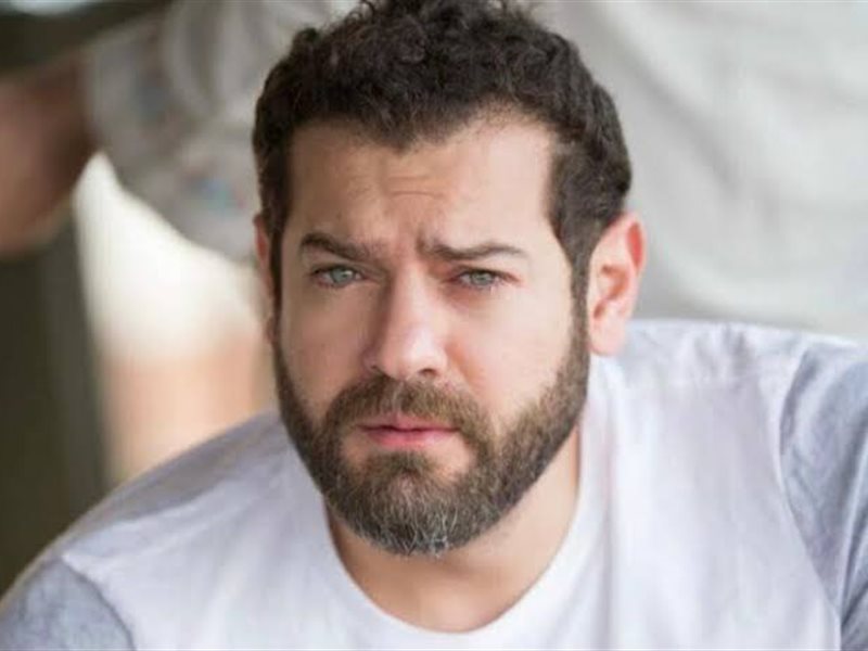 عمرو يوسف يقدم رواية موسم صيد الغزلان بعد تحويلها فيلم