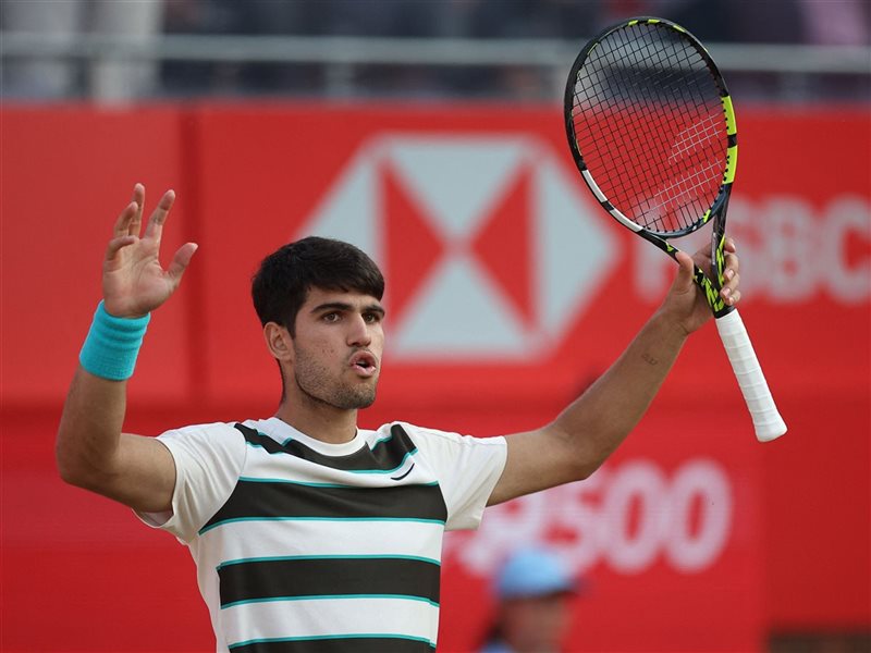 معركة ألكاراز تستمر والبريطاني فيرنلي يودع كوينز 