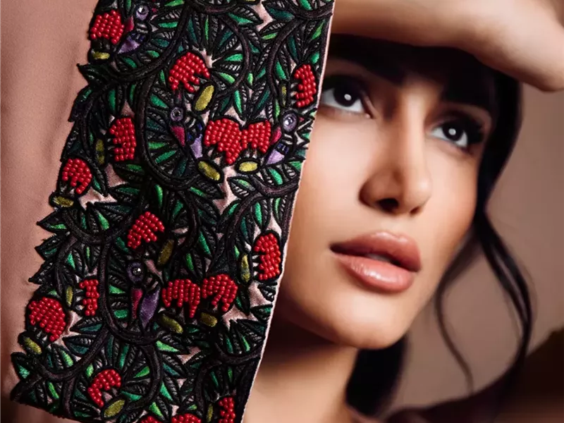 ماروشيكا تطلق مجموعة كالسيتا ببراعة هندية ونعومة أنثوية