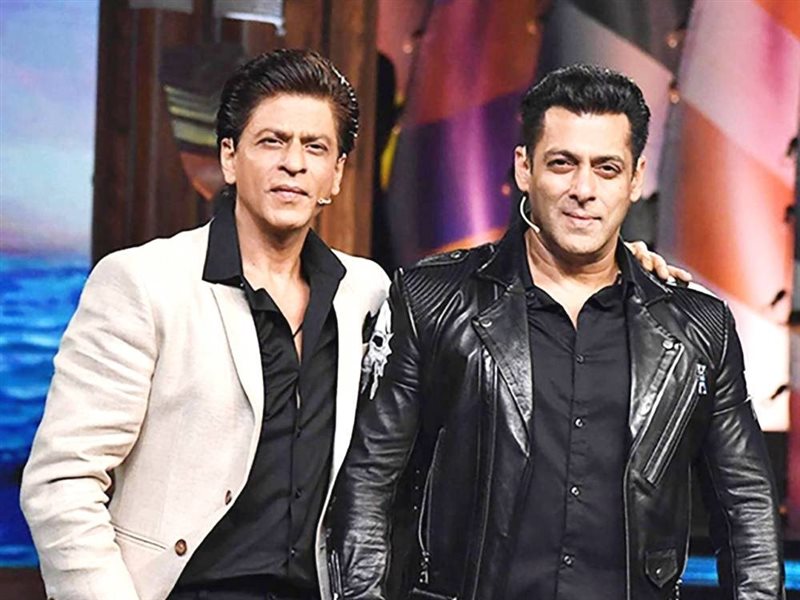 سلمان خان وشاروخان يتصدران الترند في الساعات الأخيرة.. ما القصة؟