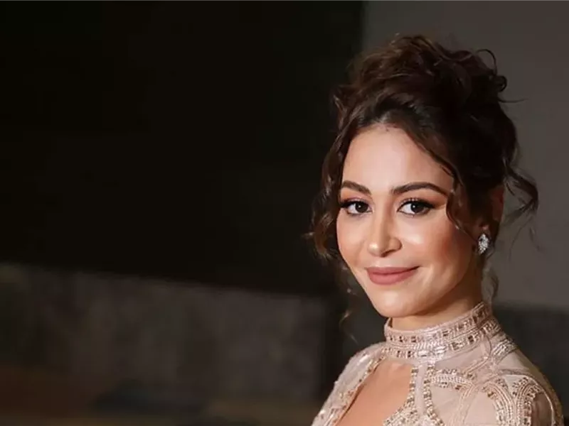 منة شلبي تطير إلى المجر لتصوير فيلمها الجديد 