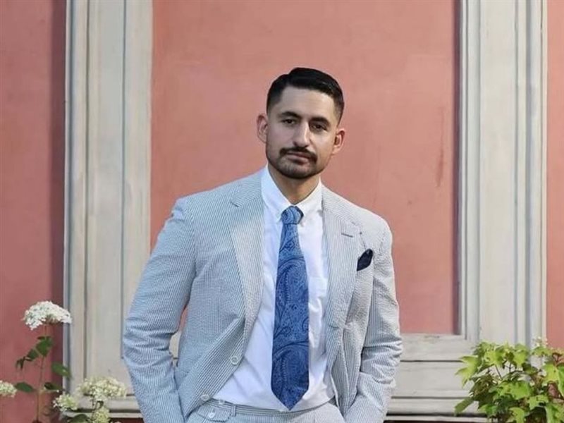 أمير المصري يتألق في عرض أزياء Dunhill لربيع/صيف 2026 بميلانو