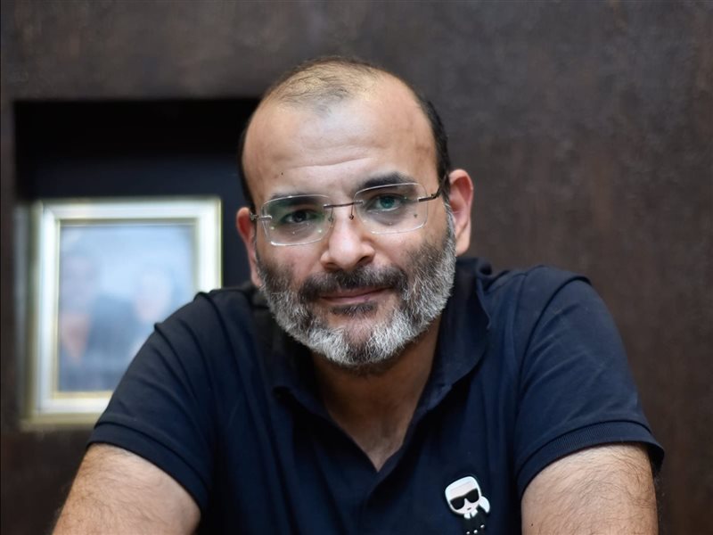 أيمن بهجت قمر يصنع أغنية بالذكاء الاصطناعي AI بدون مطرب أو ملحن| شاهد 