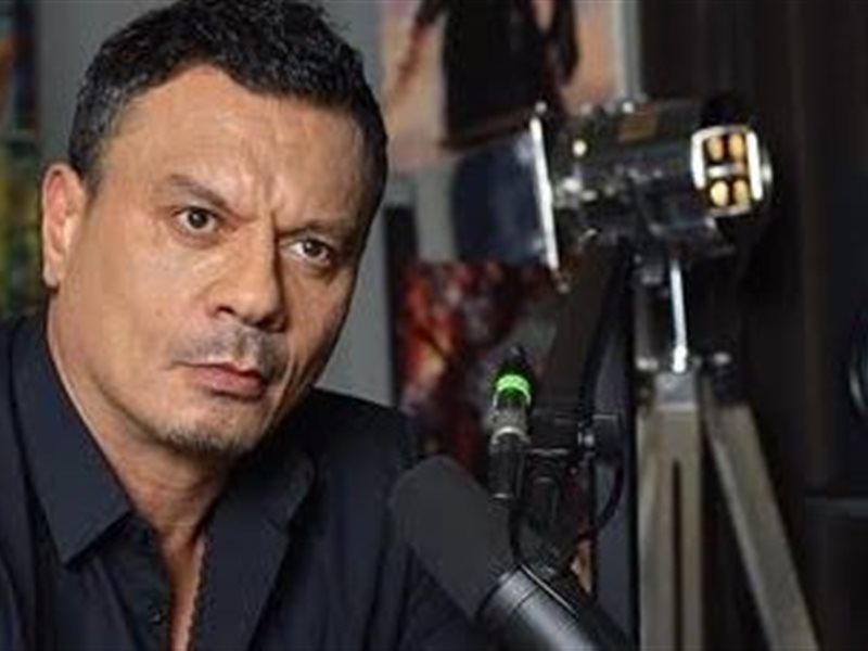 عباس أبو الحسن ينضم لأبطال مسلسل عسل أحمر بطولة هند صبري وآسر ياسين  