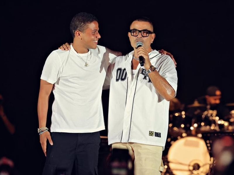 أبرزها ظهور أبناؤه.. 10 صور ترصد لحظات مميزة من حفل عمرو دياب بالساحل 