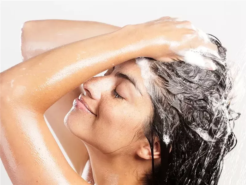  لشعر صحي وكثيف.. إليك أفضل أنواع شامبو البيوتين لنمو الشعر وتقويته