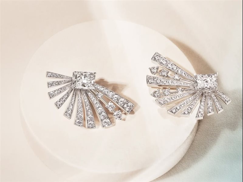 “Fred” تحتفي بالمؤسس: مجموعة جديدة تضيء جذور الدار وتكرم شغفه بالشمس والألوان 