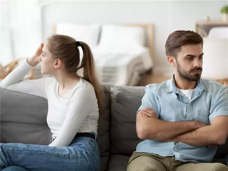 علامات تدل على أن شريكك يقرر إنهاء علاقتكما بهدوء 