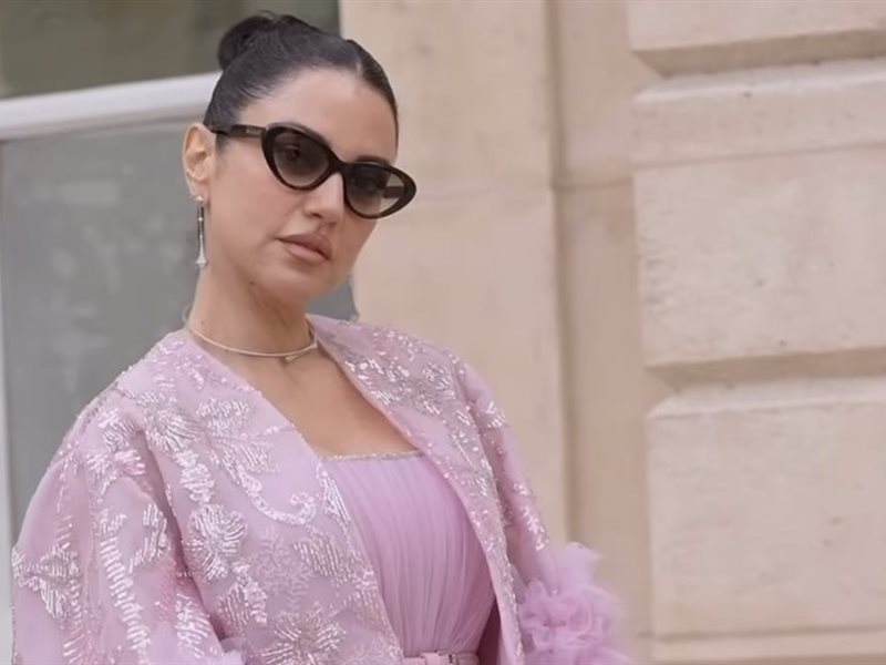 درة زروق تتألق في عرض طوني ورد: أناقة أنثوية من قلب باريس 