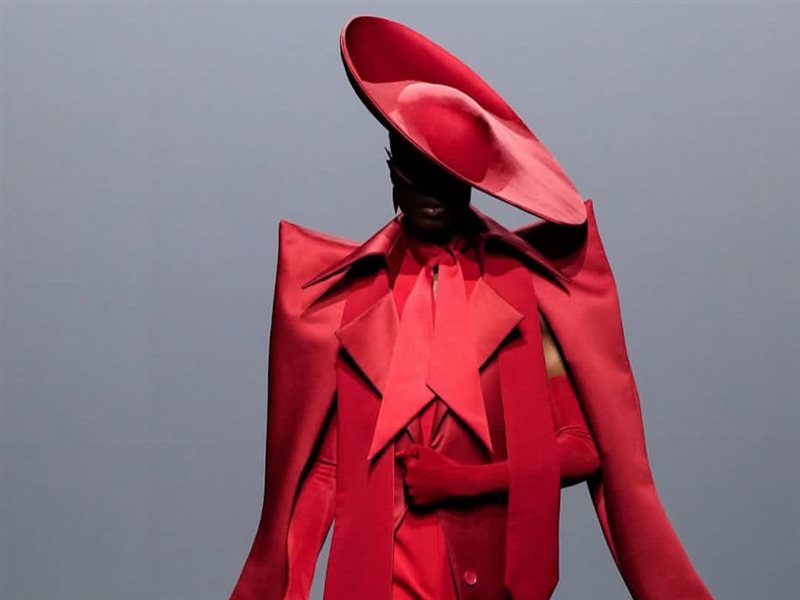 دار Robert Wun  تقدم عرضا دراميا جريئا في ثالث أيام أسبوع الهوت كوتور في باريس 