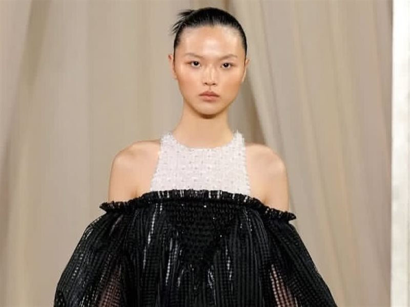 شانيل تسحر الأنظار بخيوط التويد في باريس