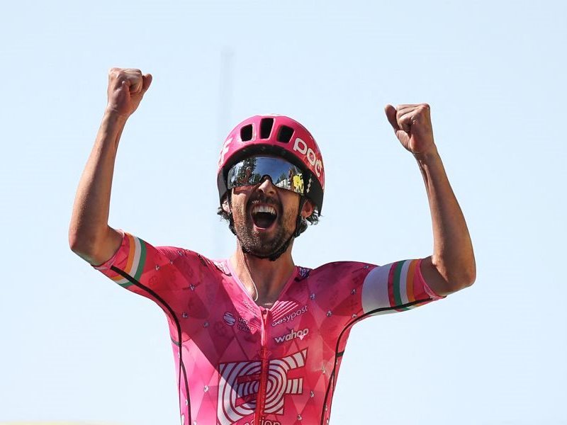 بن هيلي يهدي إيرلندا أول فوز في طواف فرنسا منذ 2020