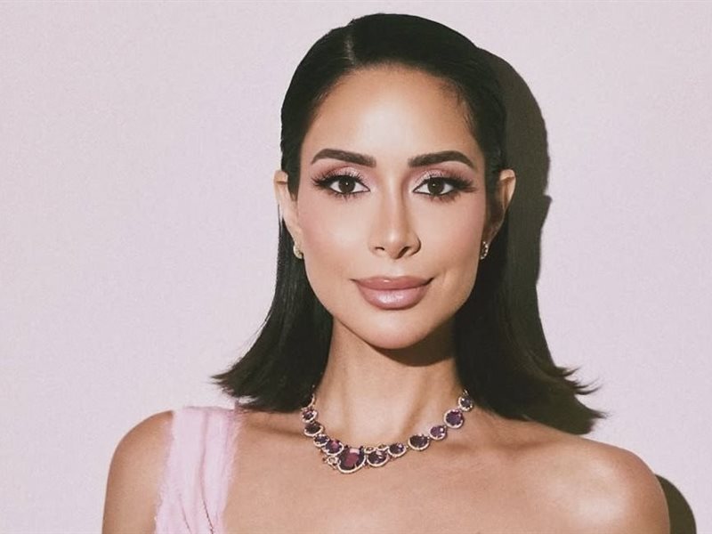 بسنت شوقي تشارك جمهورها صورا من إطلالتها بتوقيع مرمر حليم 