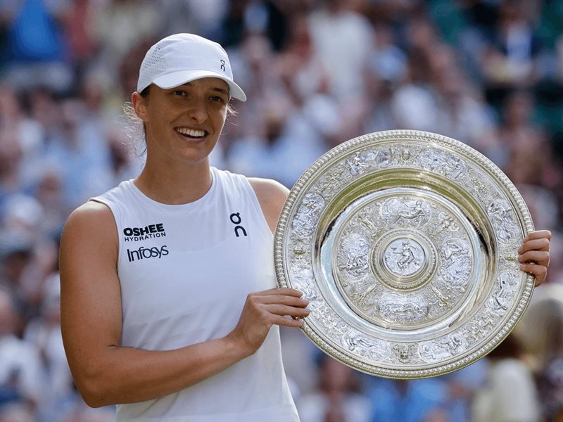 إيغا شفيونتيك تكتب التاريخ وتتوج بلقب ويمبلدون لأول مرة