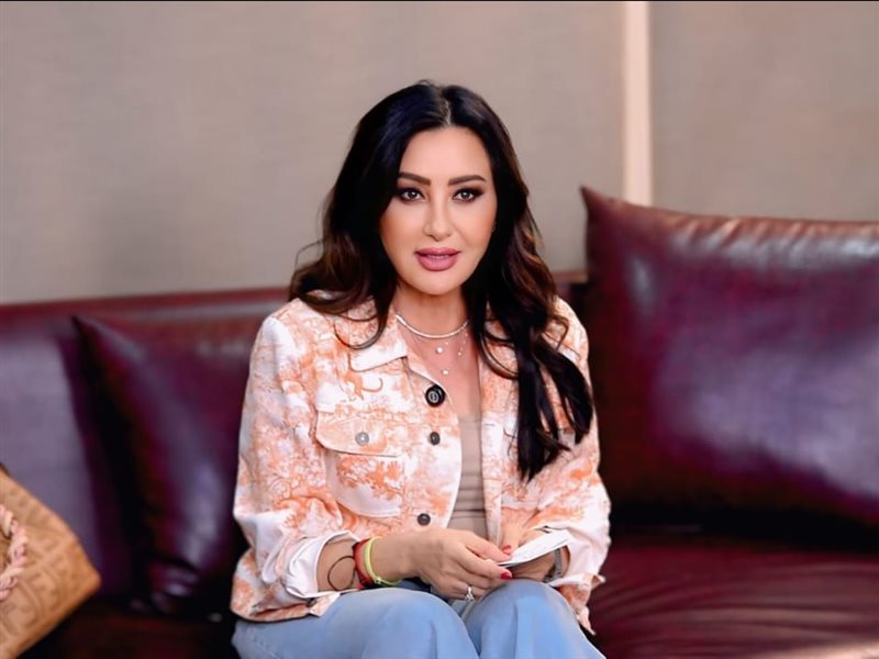 لطيفة تحتفل بطرح أول دفعة من ألبوم 