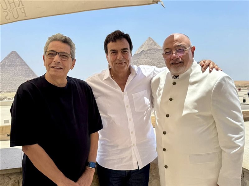 جورج قرداحي يزور الأهرامات رفقة محمود سعد وأحمد الجندي قبل تصوير sold out 