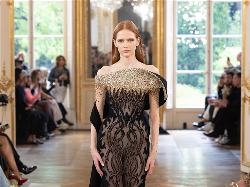 مجموعة طوني ورد في أسبوع الموضة في باريس لخريف وشتاء 2025-2026: عرض أزياء أم مسرح بصري؟