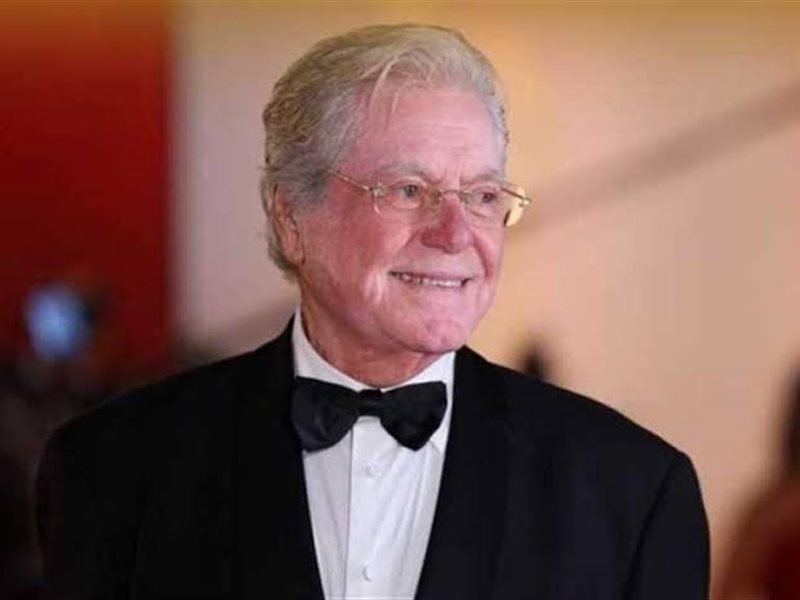 حسين فهمي يسلم شهادات خريجي المدرسة العربية للسينما والتلفزيون 