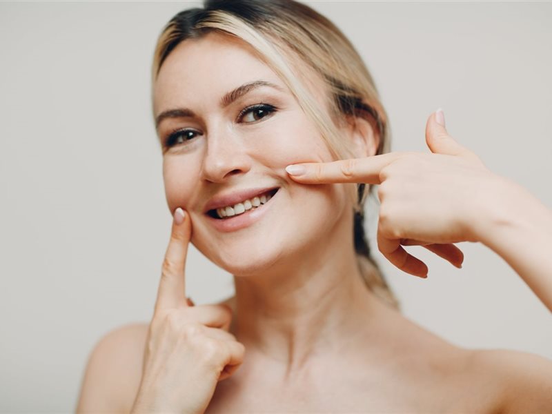 غير الفيلر.. 4 حلول فعالة للتخلص من خطوط الابتسامة 