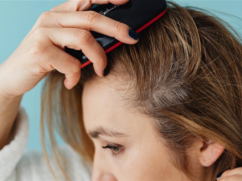 رائحة فروة الرأس الكريهة؟.. اكتشفي الأسباب وطرق العلاج الفعالة