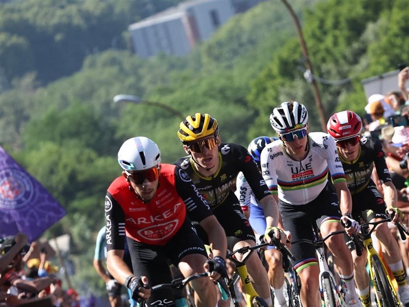 جوناس أبراهامسن يحقق المفاجأة في طواف فرنسا بعد شهر من الإصابة