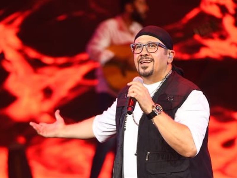 هشام عباس يغني على مسرح سوكسيه 24 يوليو 