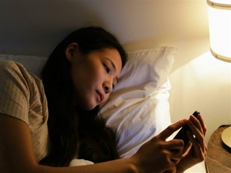 السهر يهدد صحة كليتيك بصمت.. إليك السبب 