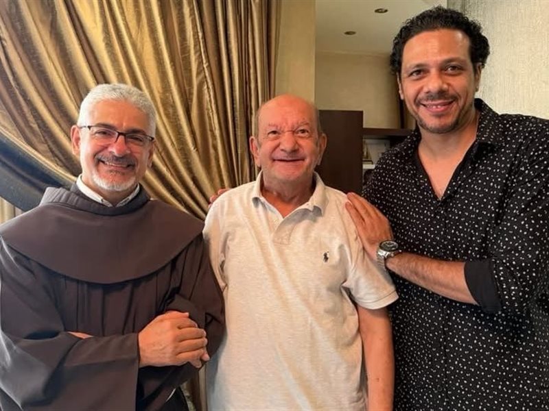 أول ظهور للفنان لطفي لبيب بعد تعرضه لأزمة صحية.. صور