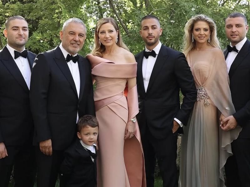 عندما يتحوّل الزفاف إلى منصة موضة.. زفاف سيليو صعب عرض أزياء تحت ضوء القمر