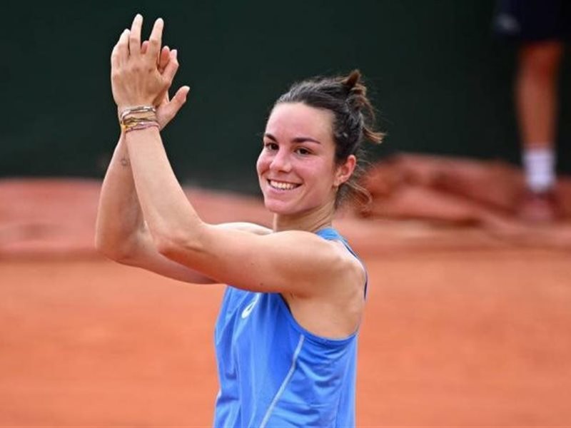 من رولان جاروس إلى هامبورغ بواسون تثبت نفسها نجمة صاعدة في عالم التنس