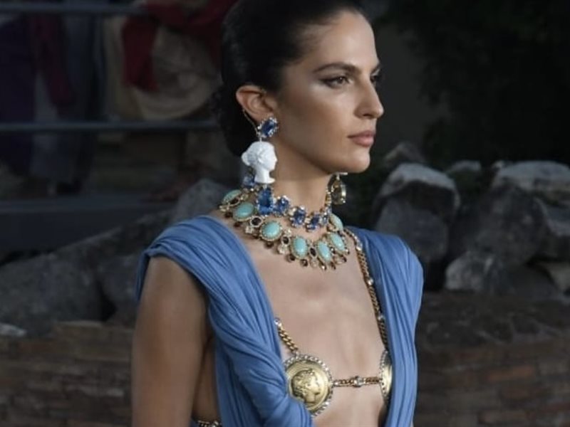  Dolce & Gabbana تحتفي بسحر روما في عرض Alta Moda بمنتزه الكولوسيوم الأثري
