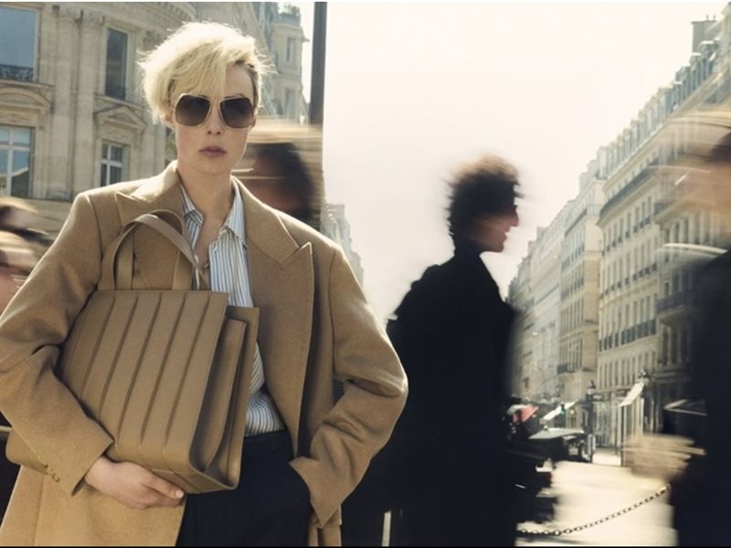 ماكس مارا تطلق حملتها الإعلانية «Time Tailored» وتعيد تعريف الفخامة في عالم الساعات 